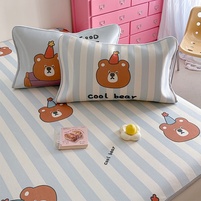 91家纺网 家纺一手货源 找家纺 萝莉家纺 2025新款升级900D加厚数码印花斜纹冰丝床席款凉席三件套 酷酷的熊