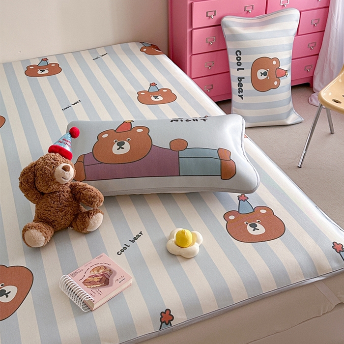 91家纺网 家纺一手货源 找家纺 萝莉家纺 2025新款升级900D加厚数码印花斜纹冰丝床席款凉席三件套 酷酷的熊