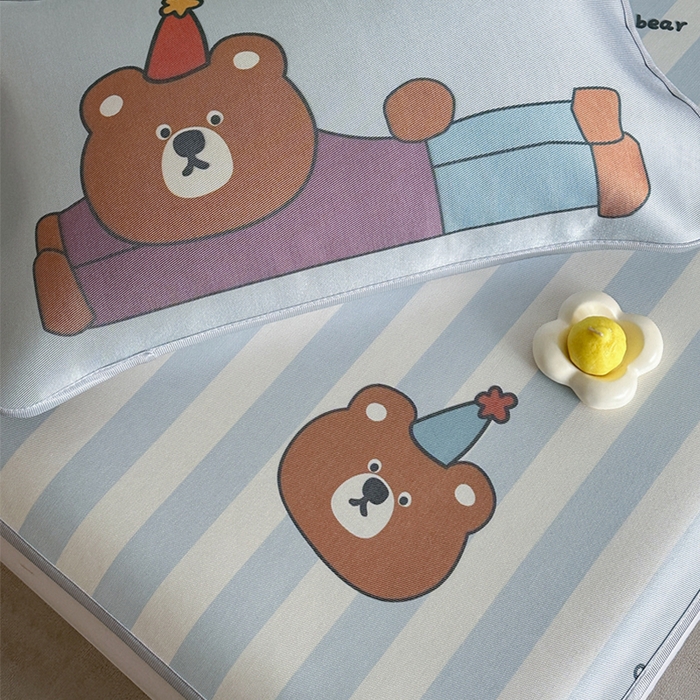 91家纺网 家纺一手货源 找家纺 萝莉家纺 2025新款升级900D加厚数码印花斜纹冰丝床席款凉席三件套 酷酷的熊