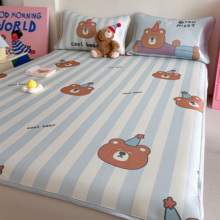 91家纺网 家纺一手货源 找家纺 萝莉家纺 2025新款升级900D加厚数码印花斜纹冰丝床席款凉席三件套 酷酷的熊