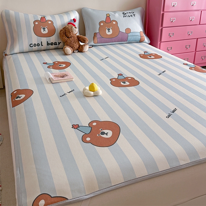 91家纺网 家纺一手货源 找家纺 萝莉家纺 2025新款升级900D加厚数码印花斜纹冰丝床席款凉席三件套 酷酷的熊