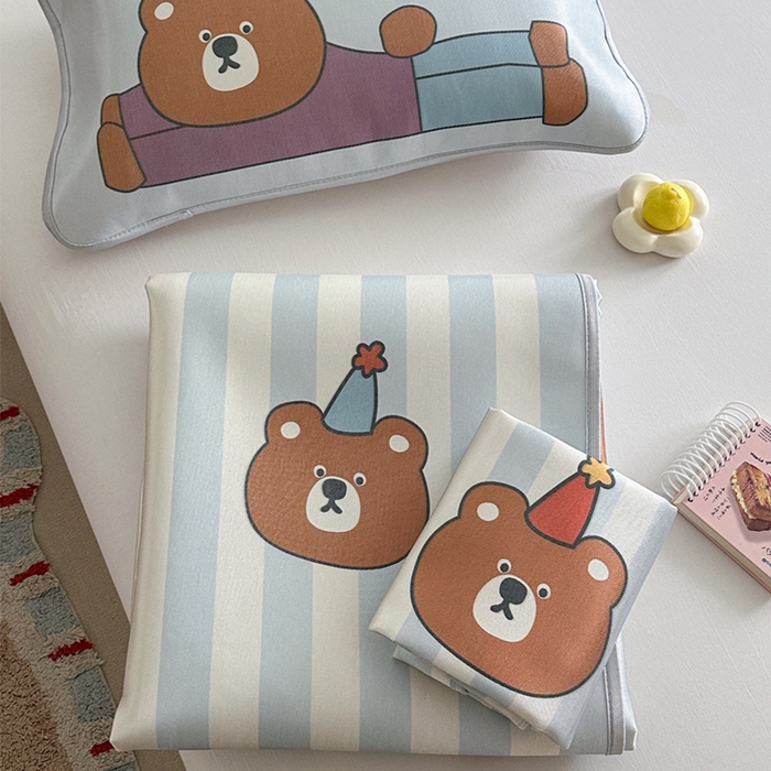 91家纺网 家纺一手货源 找家纺 萝莉家纺 2025新款升级900D加厚数码印花斜纹冰丝床席款凉席三件套 酷酷的熊