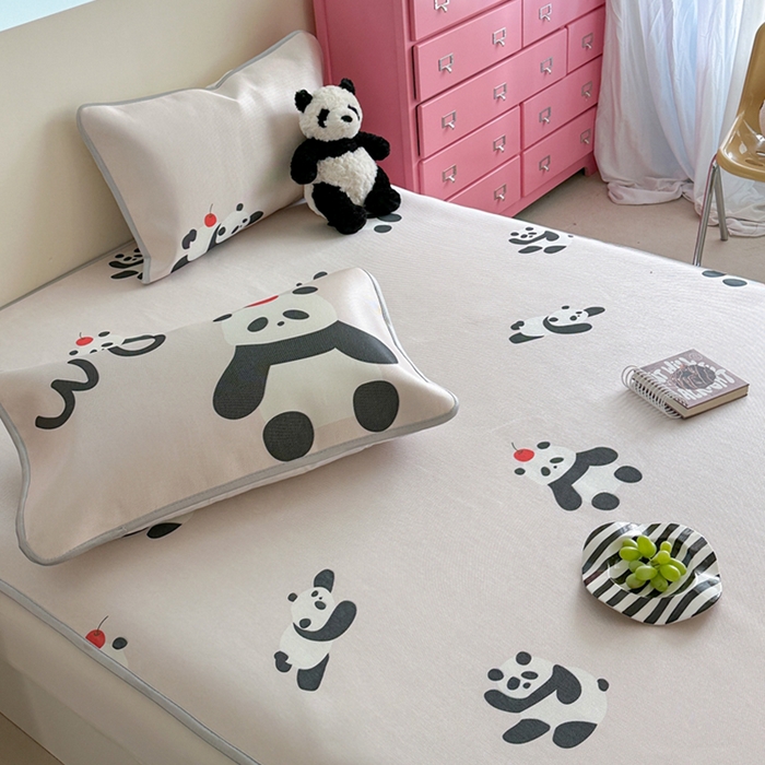 91家纺网 家纺一手货源 找家纺 萝莉家纺 2025新款升级900D加厚数码印花斜纹冰丝床席款凉席三件套 苹果熊猫粉