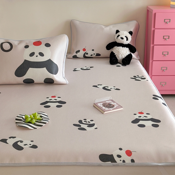 91家纺网 家纺一手货源 找家纺 萝莉家纺 2025新款升级900D加厚数码印花斜纹冰丝床席款凉席三件套 苹果熊猫粉