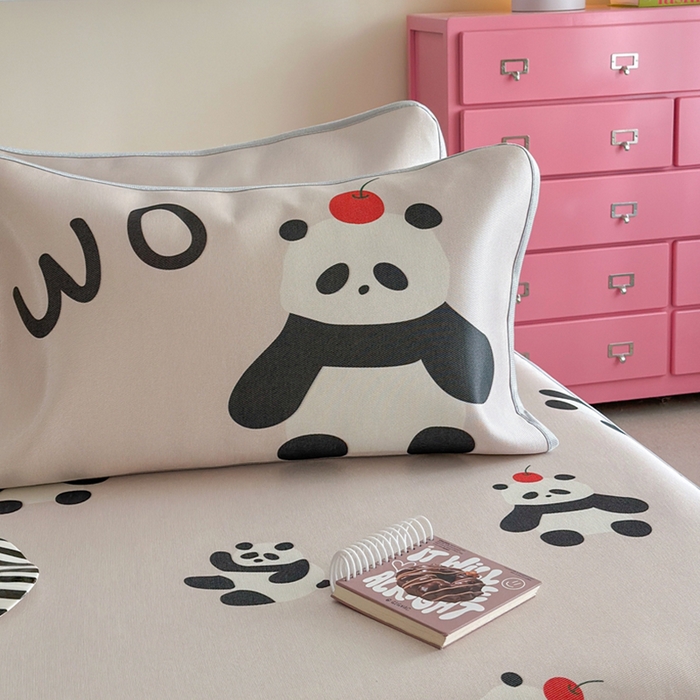 91家纺网 家纺一手货源 找家纺 萝莉家纺 2025新款升级900D加厚数码印花斜纹冰丝床席款凉席三件套 苹果熊猫粉