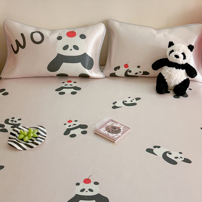 91家纺网 家纺一手货源 找家纺 萝莉家纺 2025新款升级900D加厚数码印花斜纹冰丝床席款凉席三件套 苹果熊猫粉