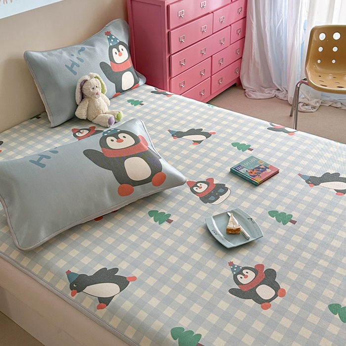 91家纺网 家纺一手货源 找家纺 萝莉家纺 2025新款升级900D加厚数码印花斜纹冰丝床席款凉席三件套 企鹅萌萌