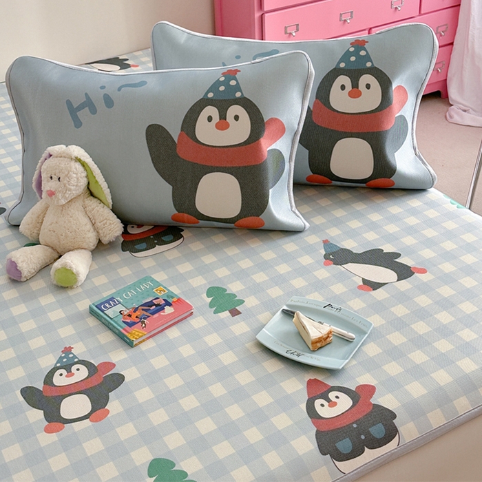 91家纺网 家纺一手货源 找家纺 萝莉家纺 2025新款升级900D加厚数码印花斜纹冰丝床席款凉席三件套 企鹅萌萌