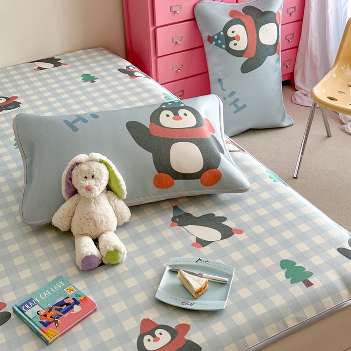 91家纺网 家纺一手货源 找家纺 萝莉家纺 2025新款升级900D加厚数码印花斜纹冰丝床席款凉席三件套 企鹅萌萌