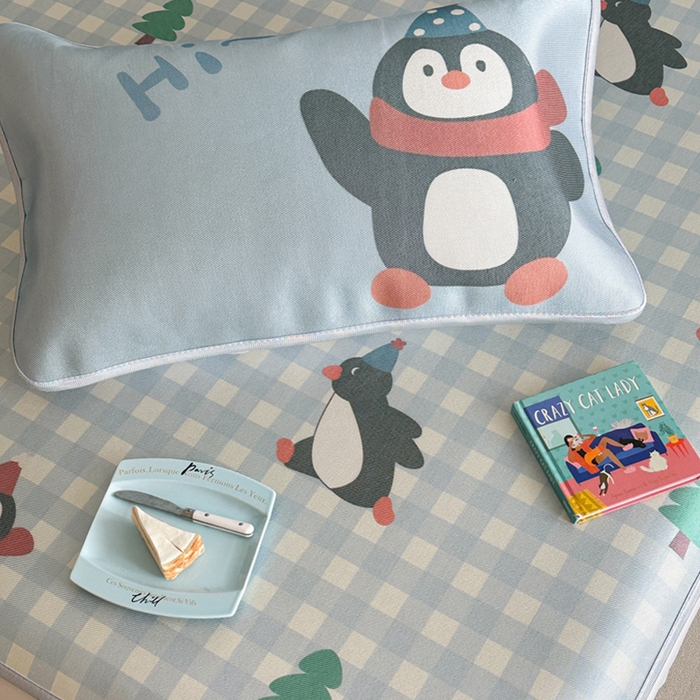 91家纺网 家纺一手货源 找家纺 萝莉家纺 2025新款升级900D加厚数码印花斜纹冰丝床席款凉席三件套 企鹅萌萌