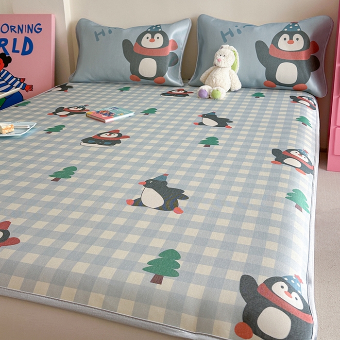 91家纺网 家纺一手货源 找家纺 萝莉家纺 2025新款升级900D加厚数码印花斜纹冰丝床席款凉席三件套 企鹅萌萌