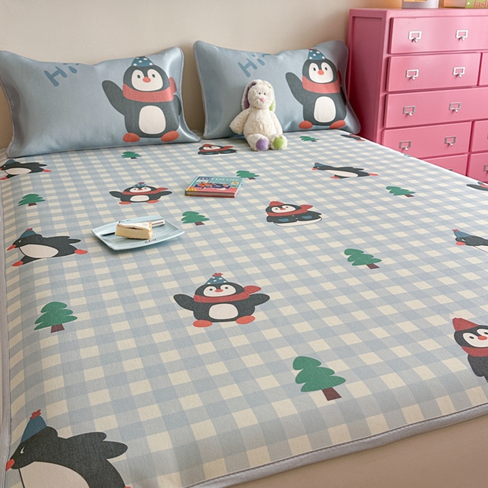 91家纺网 家纺一手货源 找家纺 萝莉家纺 2025新款升级900D加厚数码印花斜纹冰丝床席款凉席三件套 企鹅萌萌