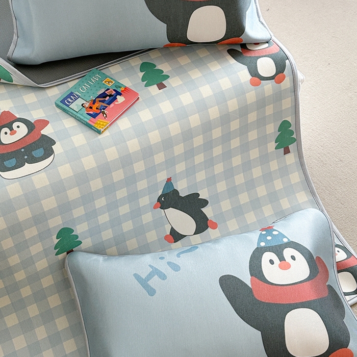 91家纺网 家纺一手货源 找家纺 萝莉家纺 2025新款升级900D加厚数码印花斜纹冰丝床席款凉席三件套 企鹅萌萌