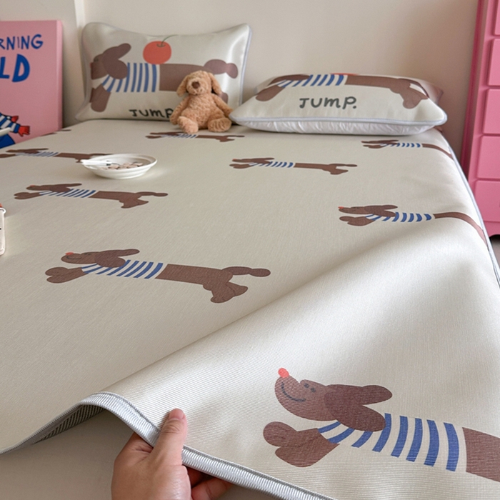 91家纺网 家纺一手货源 找家纺 萝莉家纺 2025新款升级900D加厚数码印花斜纹冰丝床席款凉席三件套 玩具狗狗