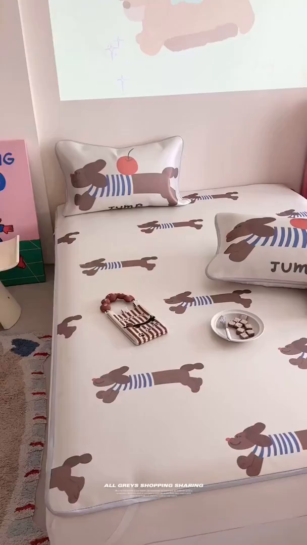 91家纺网 家纺一手货源 找家纺 萝莉家纺 2025新款升级900D加厚数码印花斜纹冰丝床席款凉席三件套 玩具狗狗