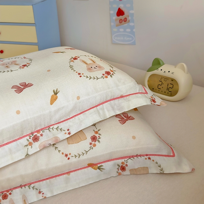 91家纺网 家纺一手货源 找家纺 百寐 2025新款竹纤维棉卡通儿童枕套30×50/35×55母婴A类宝宝枕套再生纤维 花环兔