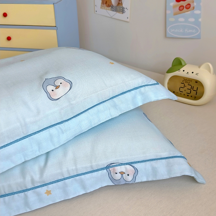 91家纺网 家纺一手货源 找家纺 百寐 2025新款竹纤维棉卡通儿童枕套30×50/35×55母婴A类宝宝枕套再生纤维 蓝企鹅