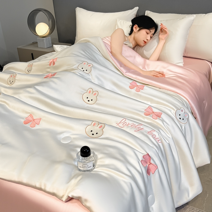 91家纺网 家纺一手货源 找家纺 （总）如一 2025新款精绣系列水洗冰丝夏被四件套