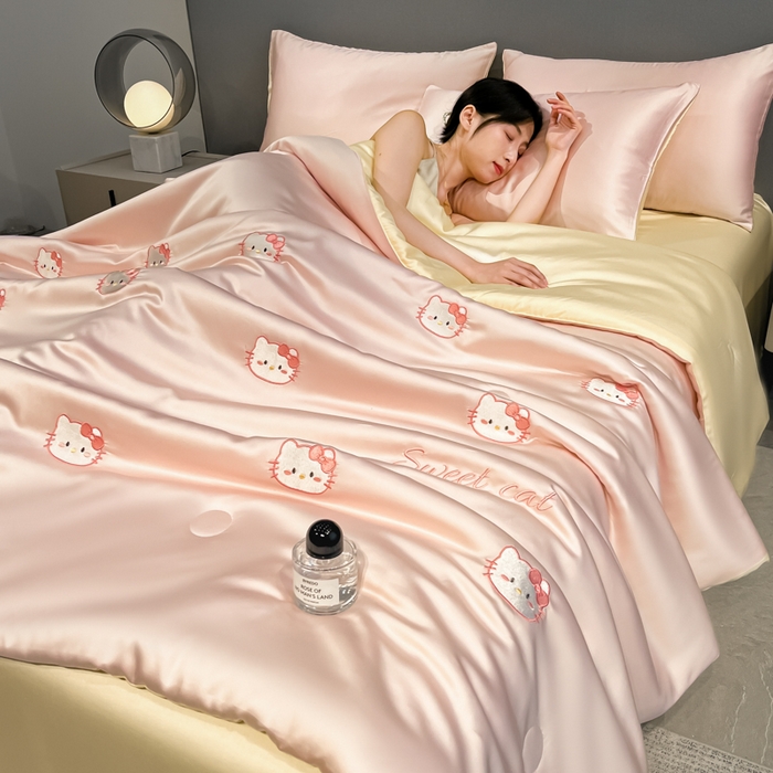 91家纺网 家纺一手货源 找家纺 如一 2025新款精绣系列水洗冰丝夏被四件套 甜心猫-粉米