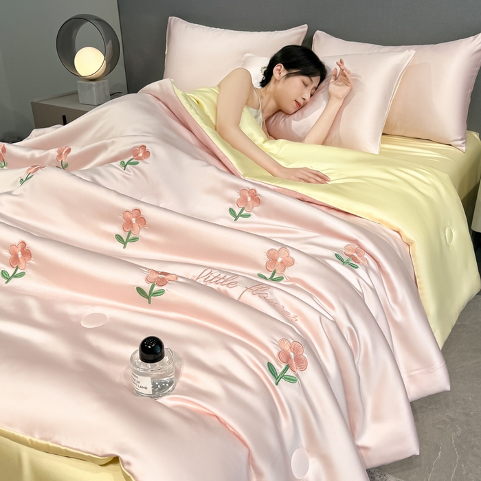 91家纺网 家纺一手货源 找家纺 如一 2025新款精绣系列水洗冰丝夏被四件套 小红花-粉米