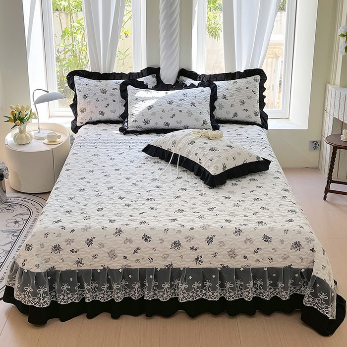 91家纺网 家纺一手货源 找家纺 （总）雨彤家纺 2025年新款赫本风云朵水洗棉夹棉双层花边床盖