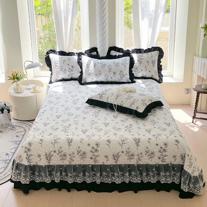 91家纺网 家纺一手货源 找家纺 （总）雨彤家纺 2025年新款赫本风云朵水洗棉夹棉双层花边床盖