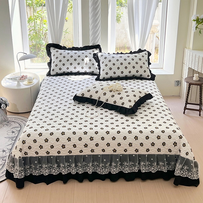 91家纺网 家纺一手货源 找家纺 （总）雨彤家纺 2025年新款赫本风云朵水洗棉夹棉双层花边床盖