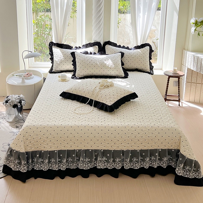 91家纺网 家纺一手货源 找家纺 雨彤家纺 2025年新款赫本风云朵水洗棉夹棉双层花边床盖 小波点-赫本风