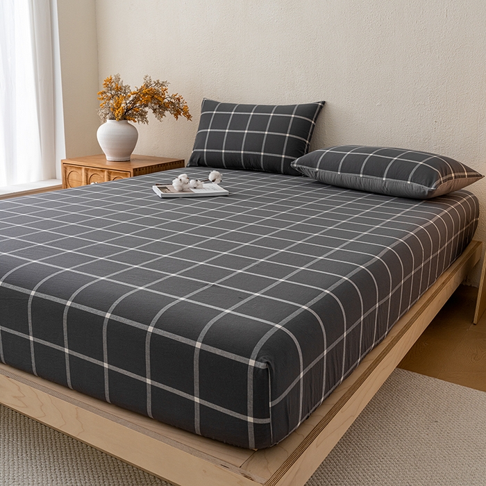 91家纺网 家纺一手货源 找家纺 吉象家纺 2025新款全棉色织水洗棉床笠三件套 暗灰中格