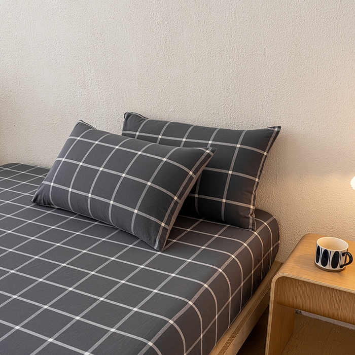 91家纺网 家纺一手货源 找家纺 吉象家纺 2025新款全棉色织水洗棉床笠三件套 暗灰中格