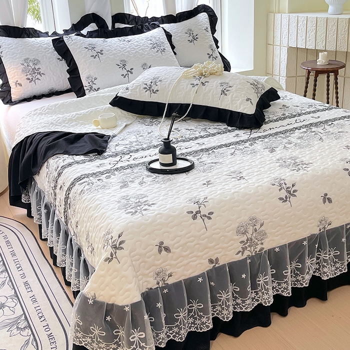 91家纺网 家纺一手货源 找家纺 （总）雨彤家纺 2025年新款赫本风云朵水洗棉夹棉双层花边床盖