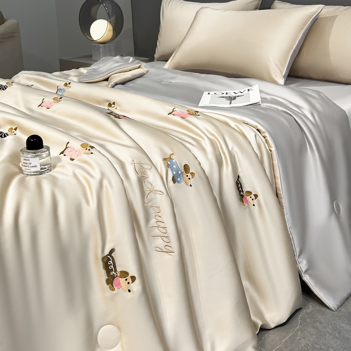 91家纺网 家纺一手货源 找家纺 如一 2025新款精绣系列水洗冰丝夏被四件套 腊肠狗-香槟灰