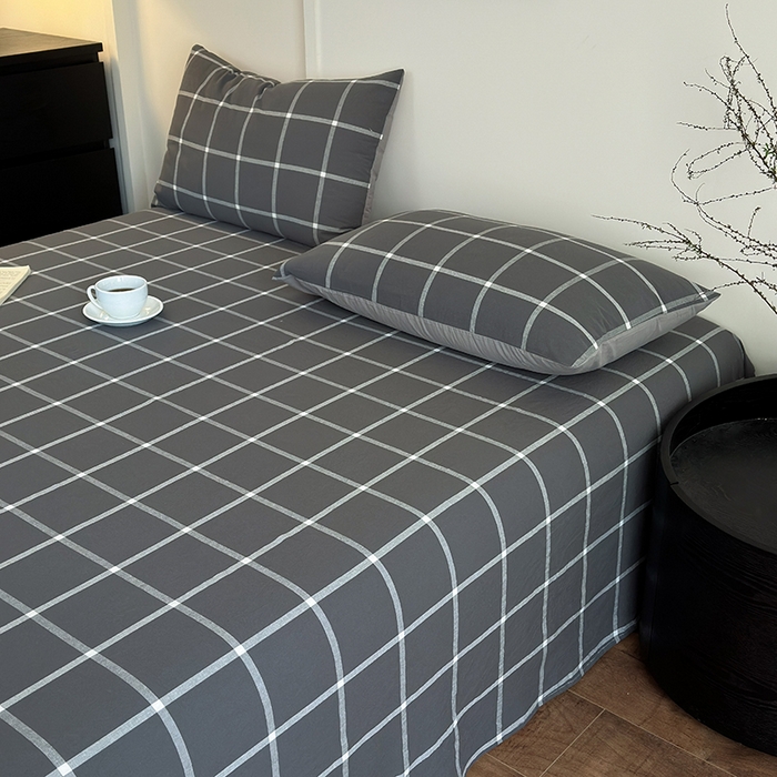 91家纺网 家纺一手货源 找家纺 吉象家纺 2025新款全棉色织水洗棉床单三件套 暗灰中格