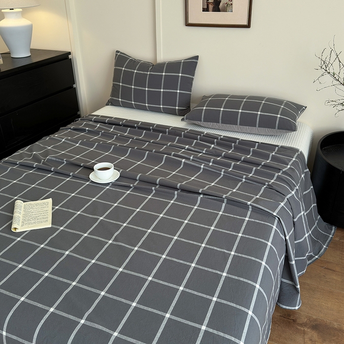 91家纺网 家纺一手货源 找家纺 吉象家纺 2025新款全棉色织水洗棉床单三件套 暗灰中格