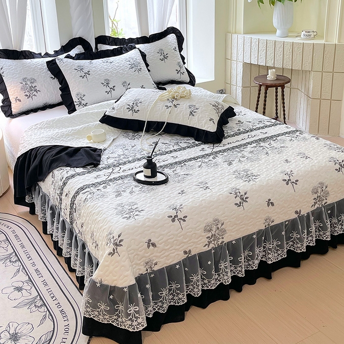 91家纺网 家纺一手货源 找家纺 （总）雨彤家纺 2025年新款赫本风云朵水洗棉夹棉双层花边床盖