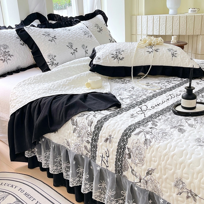 91家纺网 家纺一手货源 找家纺 （总）雨彤家纺 2025年新款赫本风云朵水洗棉夹棉双层花边床盖