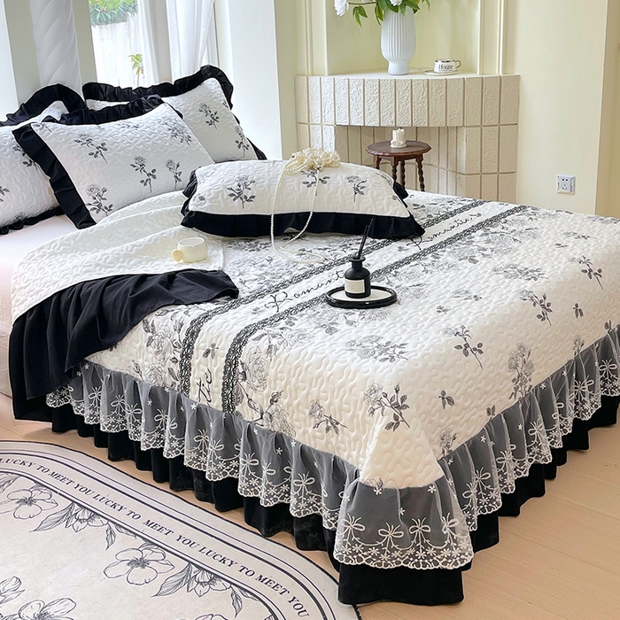 91家纺网 家纺一手货源 找家纺 （总）雨彤家纺 2025年新款赫本风云朵水洗棉夹棉双层花边床盖