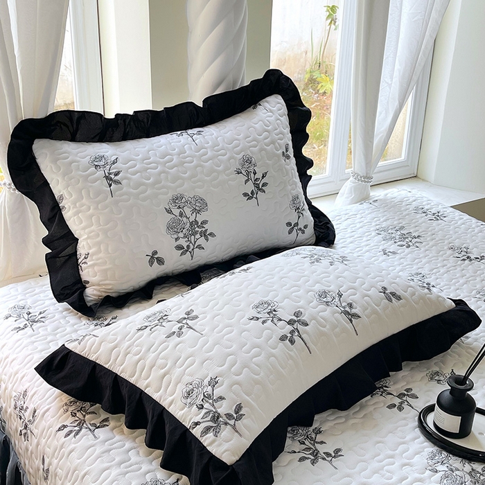 91家纺网 家纺一手货源 找家纺 （总）雨彤家纺 2025年新款赫本风云朵水洗棉夹棉双层花边床盖