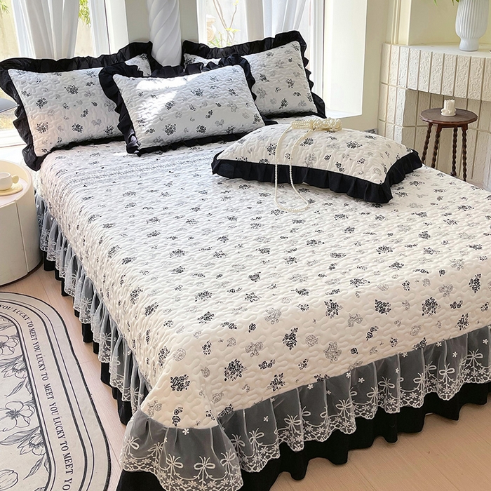 91家纺网 家纺一手货源 找家纺 雨彤家纺 2025年新款赫本风云朵水洗棉夹棉双层花边床盖 爱翩翩-赫本风