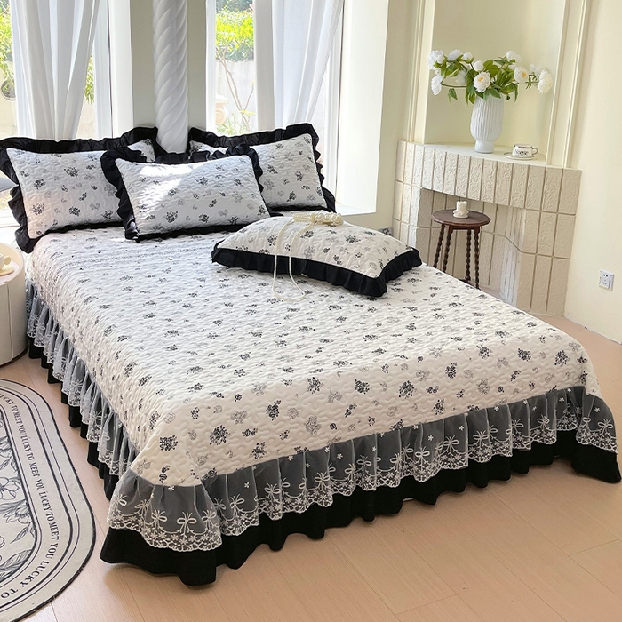 91家纺网 家纺一手货源 找家纺 雨彤家纺 2025年新款赫本风云朵水洗棉夹棉双层花边床盖 爱翩翩-赫本风