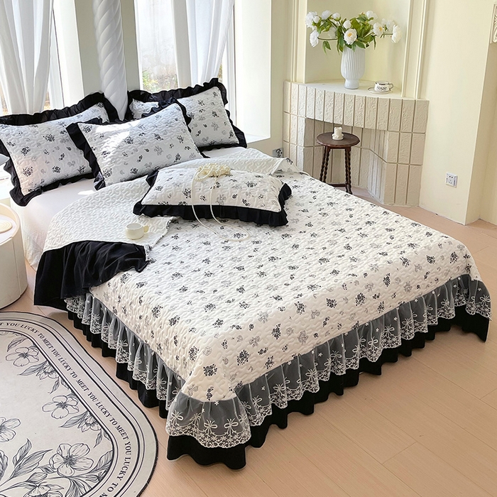 91家纺网 家纺一手货源 找家纺 雨彤家纺 2025年新款赫本风云朵水洗棉夹棉双层花边床盖 爱翩翩-赫本风