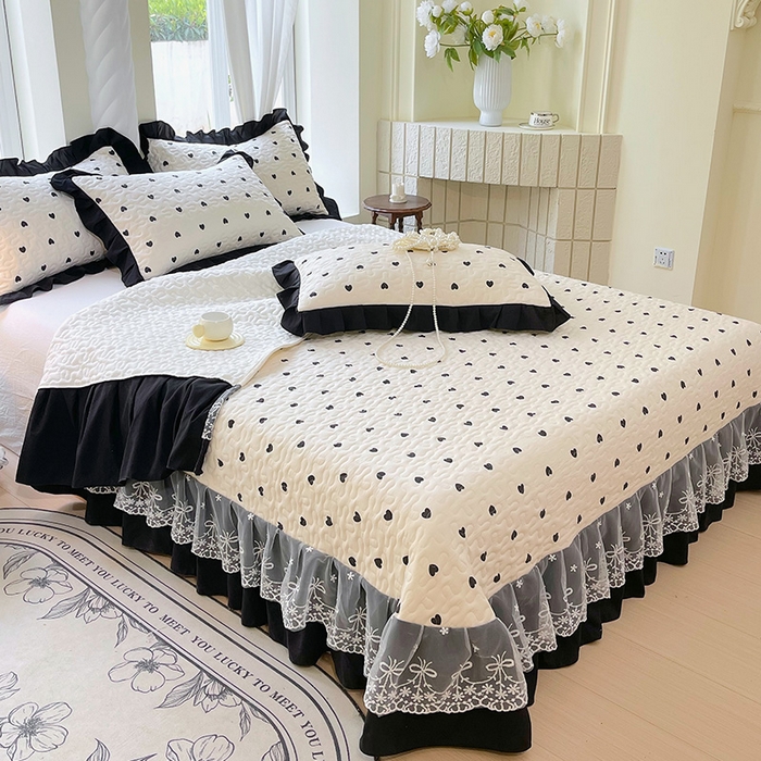 91家纺网 家纺一手货源 找家纺 雨彤家纺 2025年新款赫本风云朵水洗棉夹棉双层花边床盖 爱心-赫本风