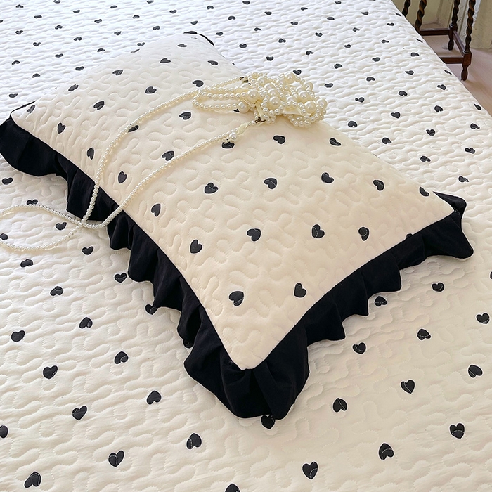 91家纺网 家纺一手货源 找家纺 雨彤家纺 2025年新款赫本风云朵水洗棉夹棉双层花边床盖 爱心-赫本风