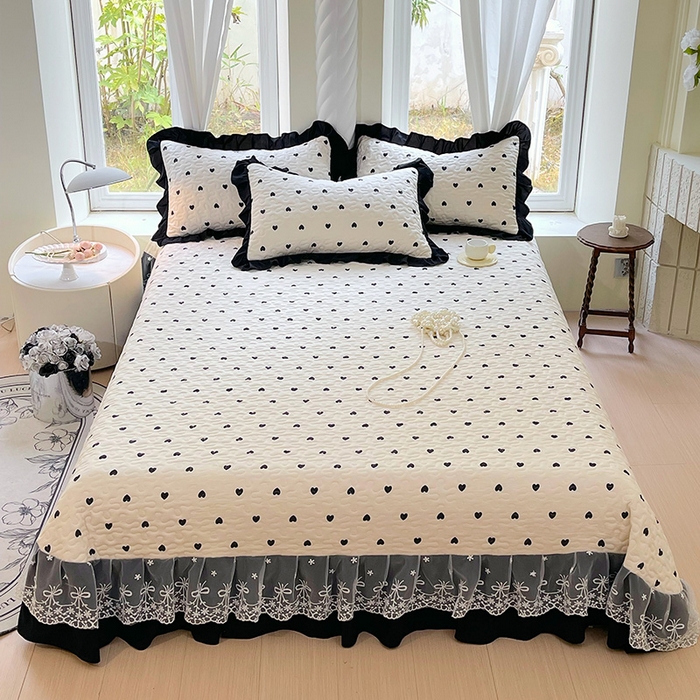 雨彤家纺 2025年新款赫本风云朵水洗棉夹棉双层花边床盖 爱心-赫本风