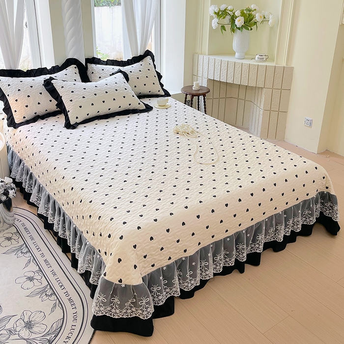 91家纺网 家纺一手货源 找家纺 雨彤家纺 2025年新款赫本风云朵水洗棉夹棉双层花边床盖 爱心-赫本风