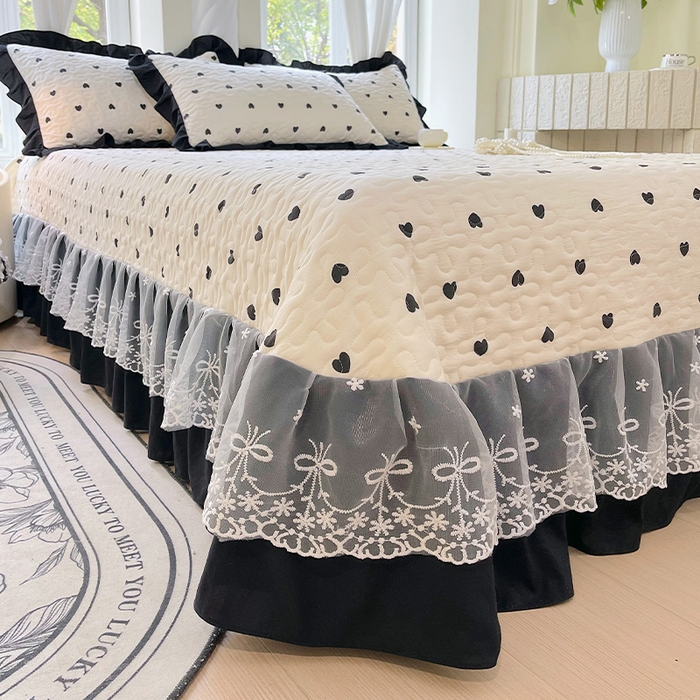 91家纺网 家纺一手货源 找家纺 雨彤家纺 2025年新款赫本风云朵水洗棉夹棉双层花边床盖 爱心-赫本风