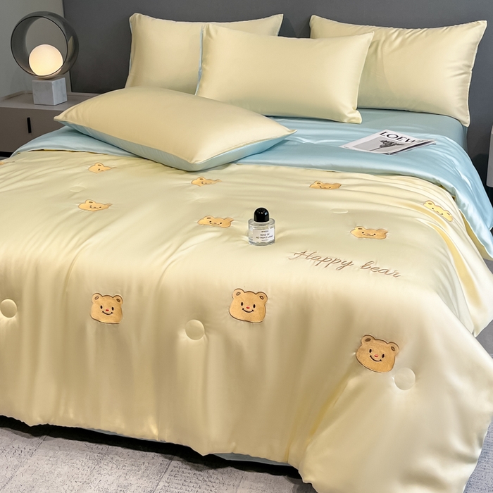 91家纺网 家纺一手货源 找家纺 如一 2025新款精绣系列水洗冰丝夏被四件套 奶油熊-黄蓝