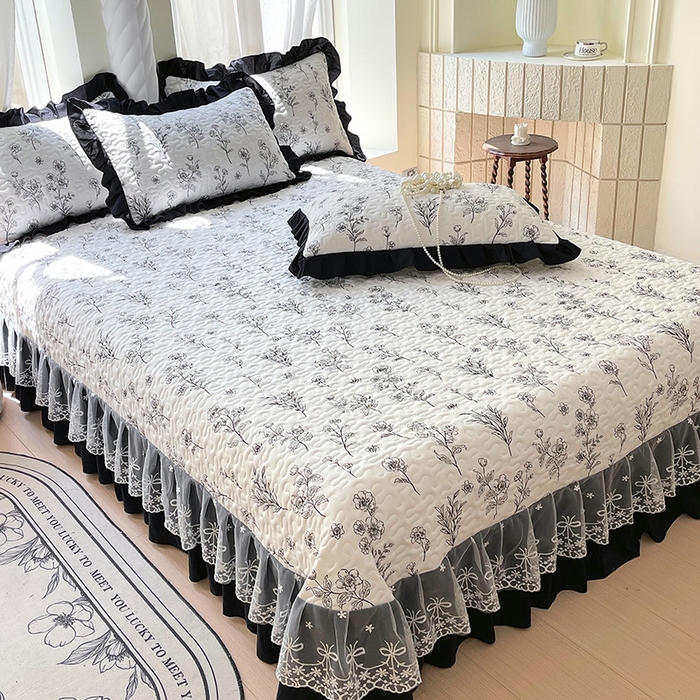 91家纺网 家纺一手货源 找家纺 雨彤家纺 2025年新款赫本风云朵水洗棉夹棉双层花边床盖 爱枝蔓-赫本风