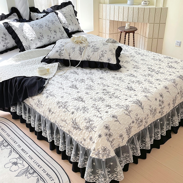 91家纺网 家纺一手货源 找家纺 雨彤家纺 2025年新款赫本风云朵水洗棉夹棉双层花边床盖 爱枝蔓-赫本风