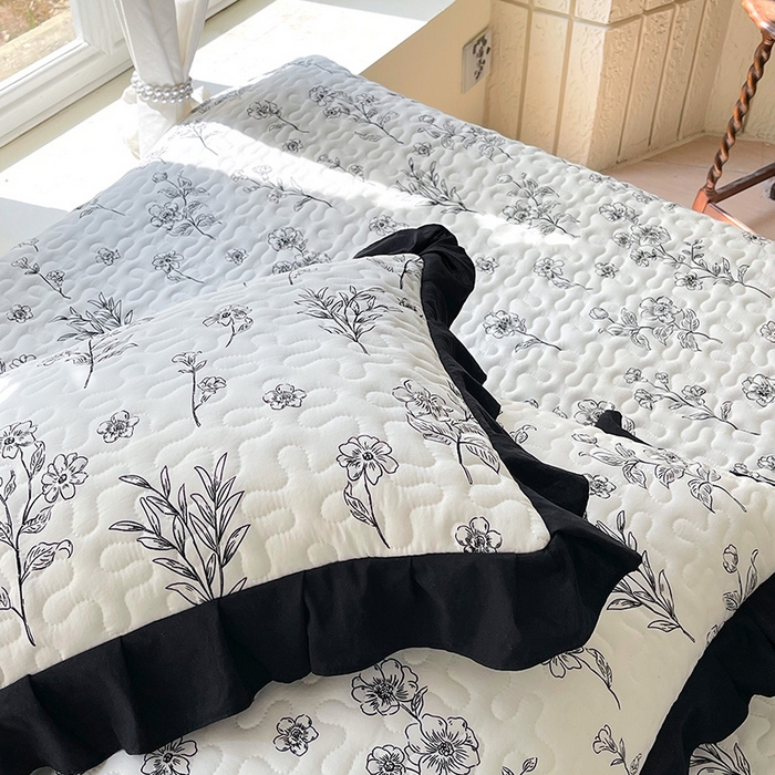 91家纺网 家纺一手货源 找家纺 雨彤家纺 2025年新款赫本风云朵水洗棉夹棉双层花边床盖 爱枝蔓-赫本风